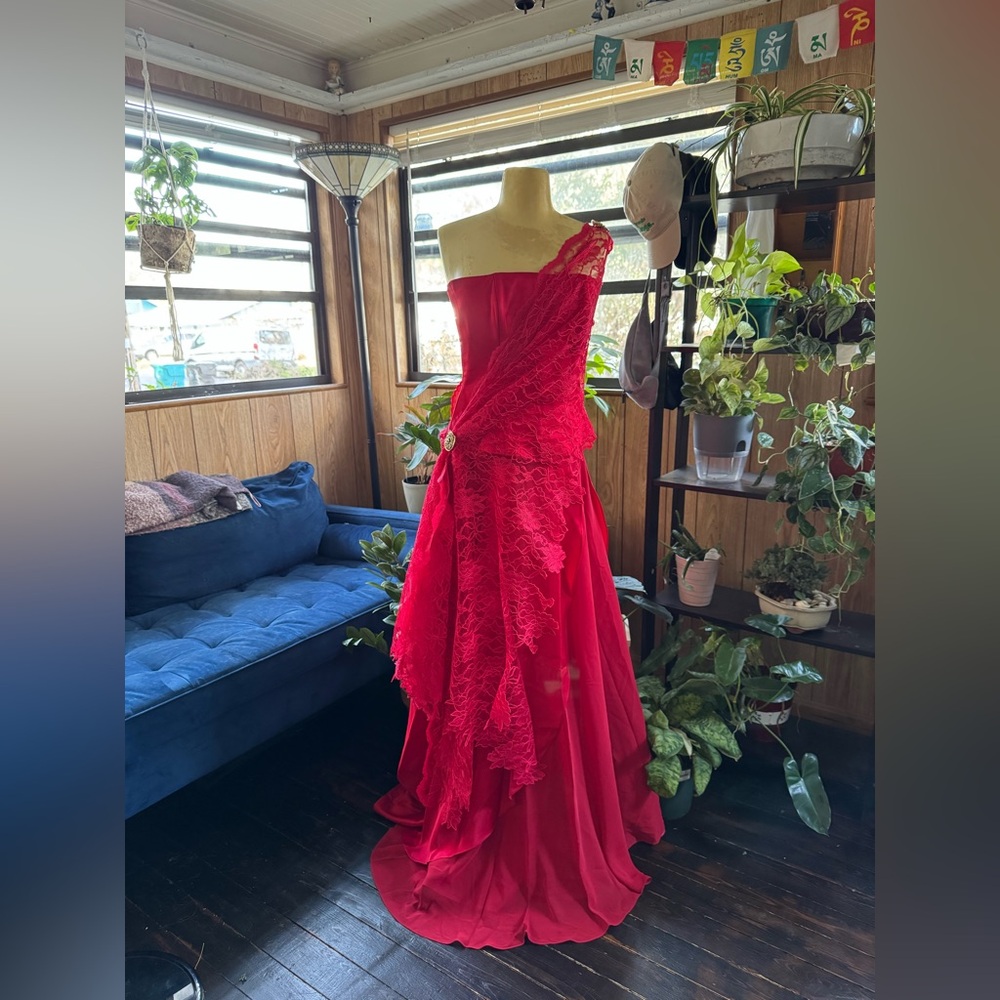 Vintage Y2K  Red Couture One Shoulder‎ Lace Gown 2 piece – Richard Udaneta Plaza